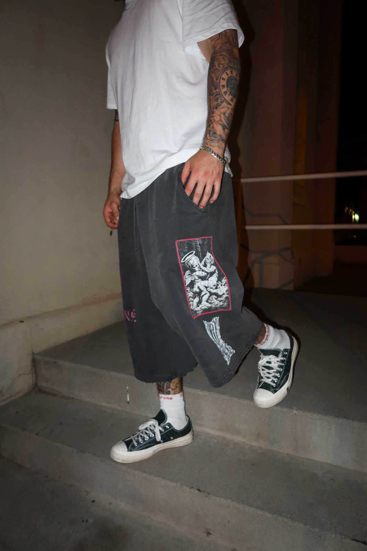 WAR IN PARADISE SWEATSHORTS
