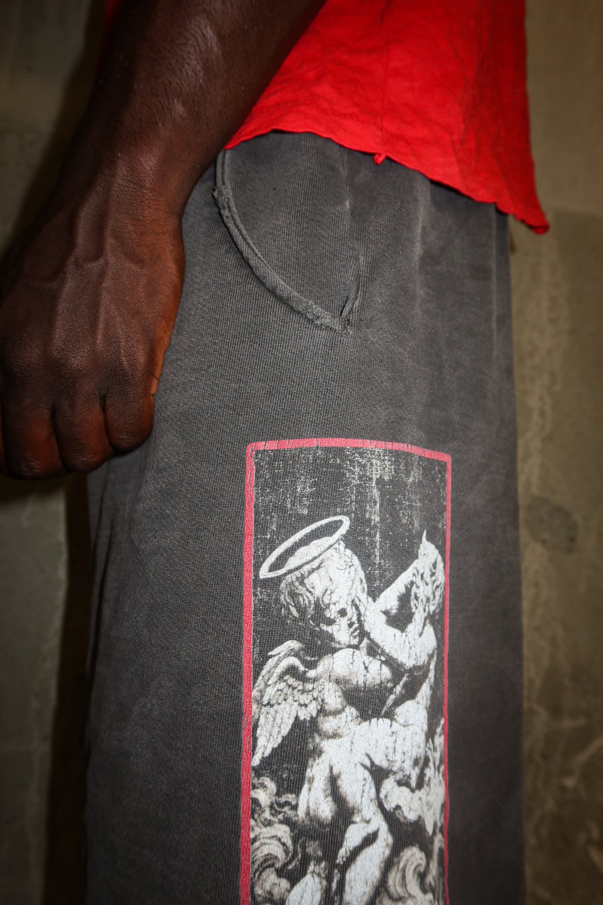 WAR IN PARADISE SWEATSHORTS